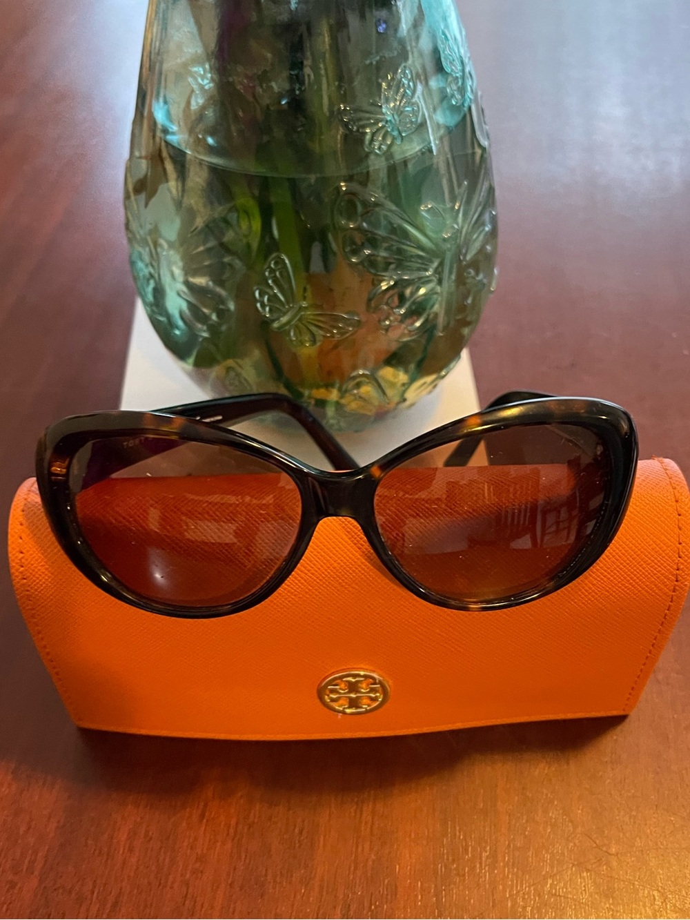 PRICE IS FIRMED❤️💯% Authentic Tory Burch Cat-Eye Sunglasses GREAT YSED CONDITION